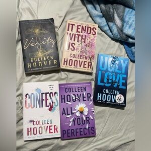 Lot of Colleen Hoover books